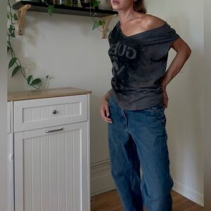 Y2K Guess Off-Shoulder Graphic Tee (Medium)